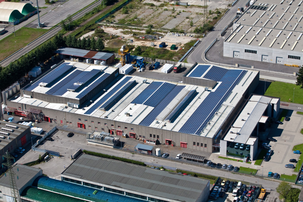 fotografie ripresa aerea azienda con fotovoltaico