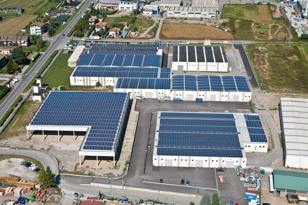 fotografie ripresa aerea azienda con fotovoltaico