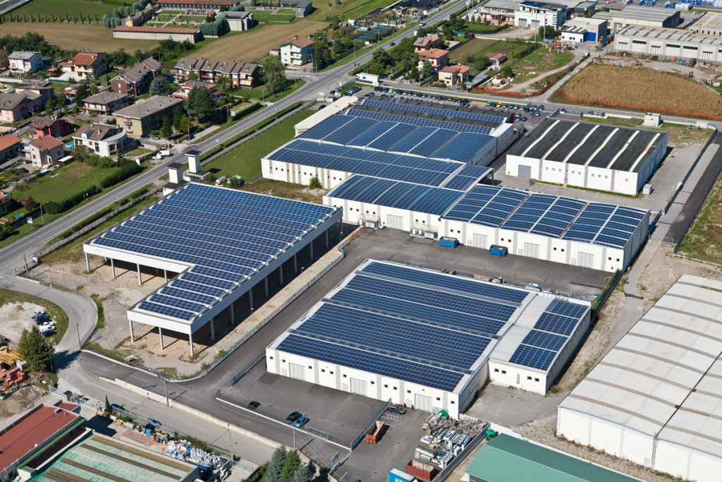 fotografie ripresa aerea azienda con fotovoltaico