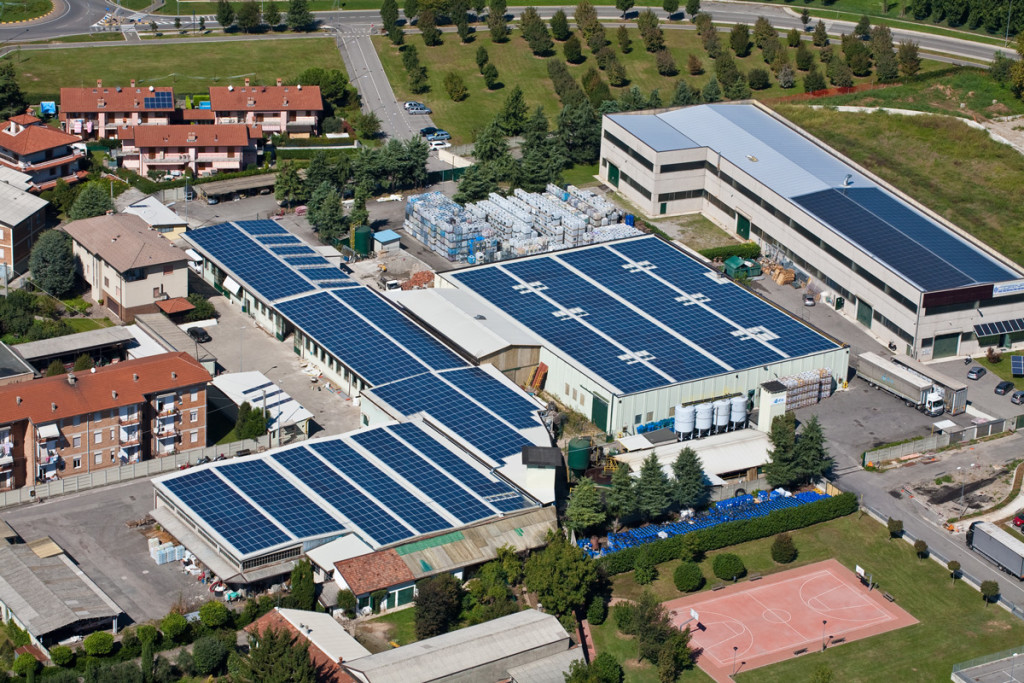 fotografie azienda con tetto fotovoltaico